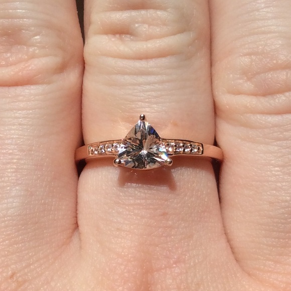 SOLD Marropino Morganite engagement ring - Picture 4 of 12